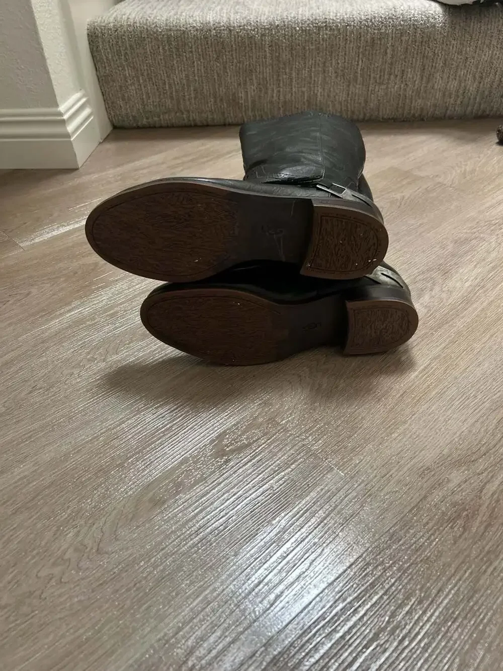 UGG - Picture 13 of 16